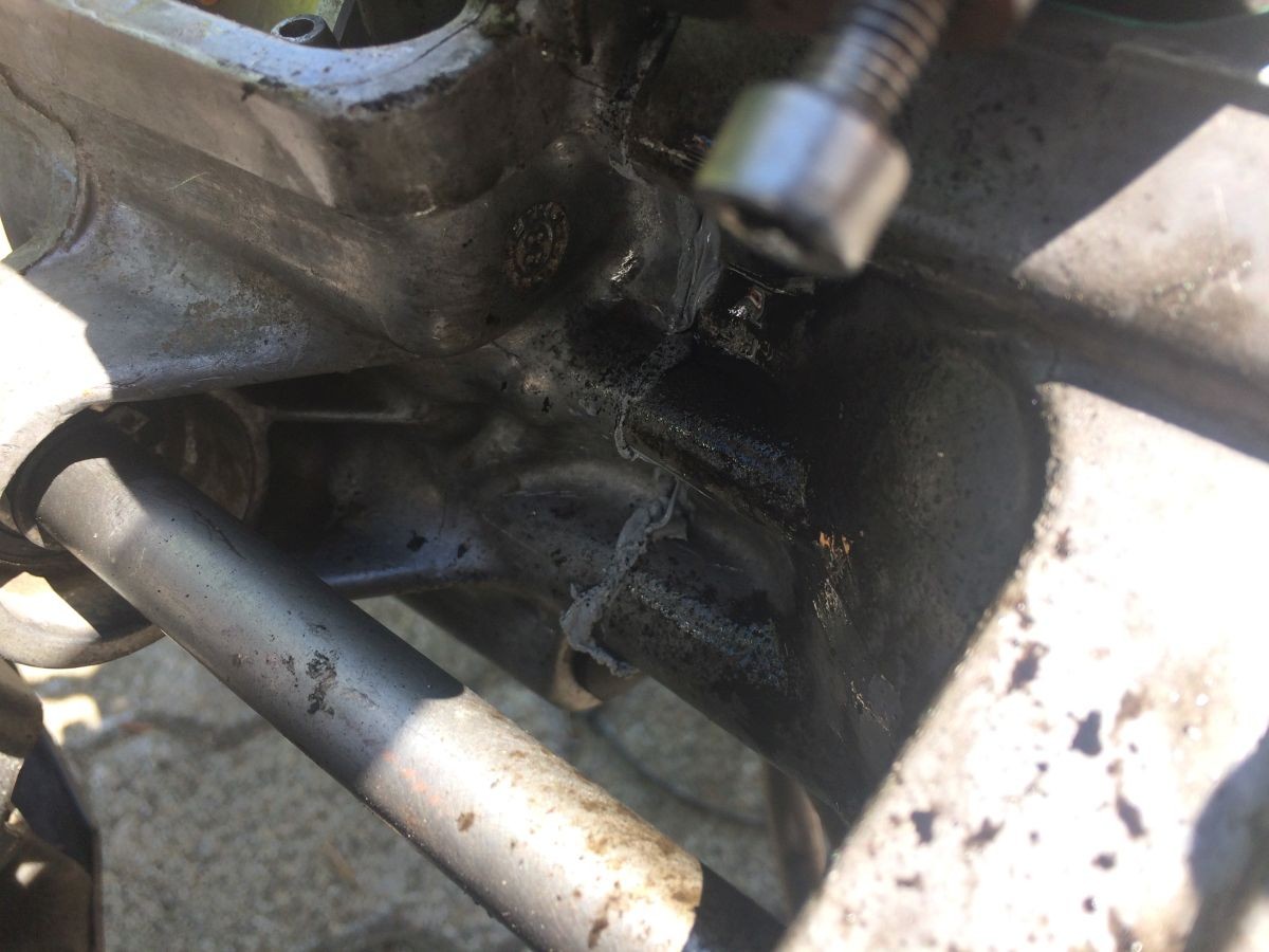 auspuff-undicht.jpg auspuff-undicht.jpg